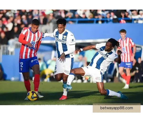 马竞迎战巴萨格列兹曼阿尔马达首发拉什福德亚马尔登场